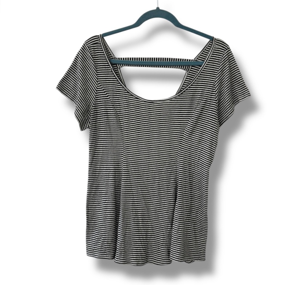 Vintage Y2K Torrid Black & White Stripe Short Sleeve Shirt Back Cut Out Sz Large